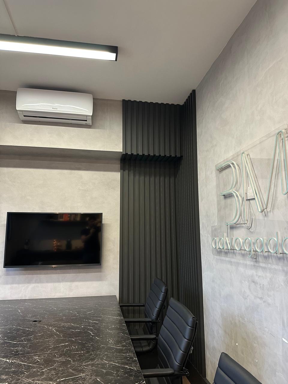 Sala de reunião do escritório BM Advogados